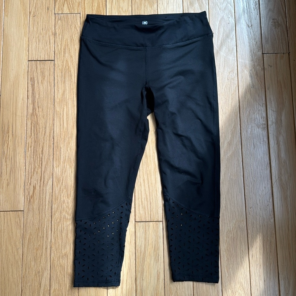 Gaiam black cutout capri legging